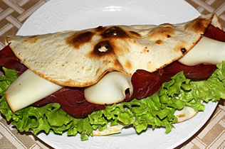 Bruschette & Piadine / Sandwiches - Cin Cin Bar Restaurant & Cafe' - MILAN