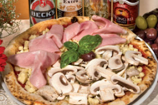Pizza Prosciutto e Funghi - Cin Cin Bar Restaurant & Cafe' - MILAN