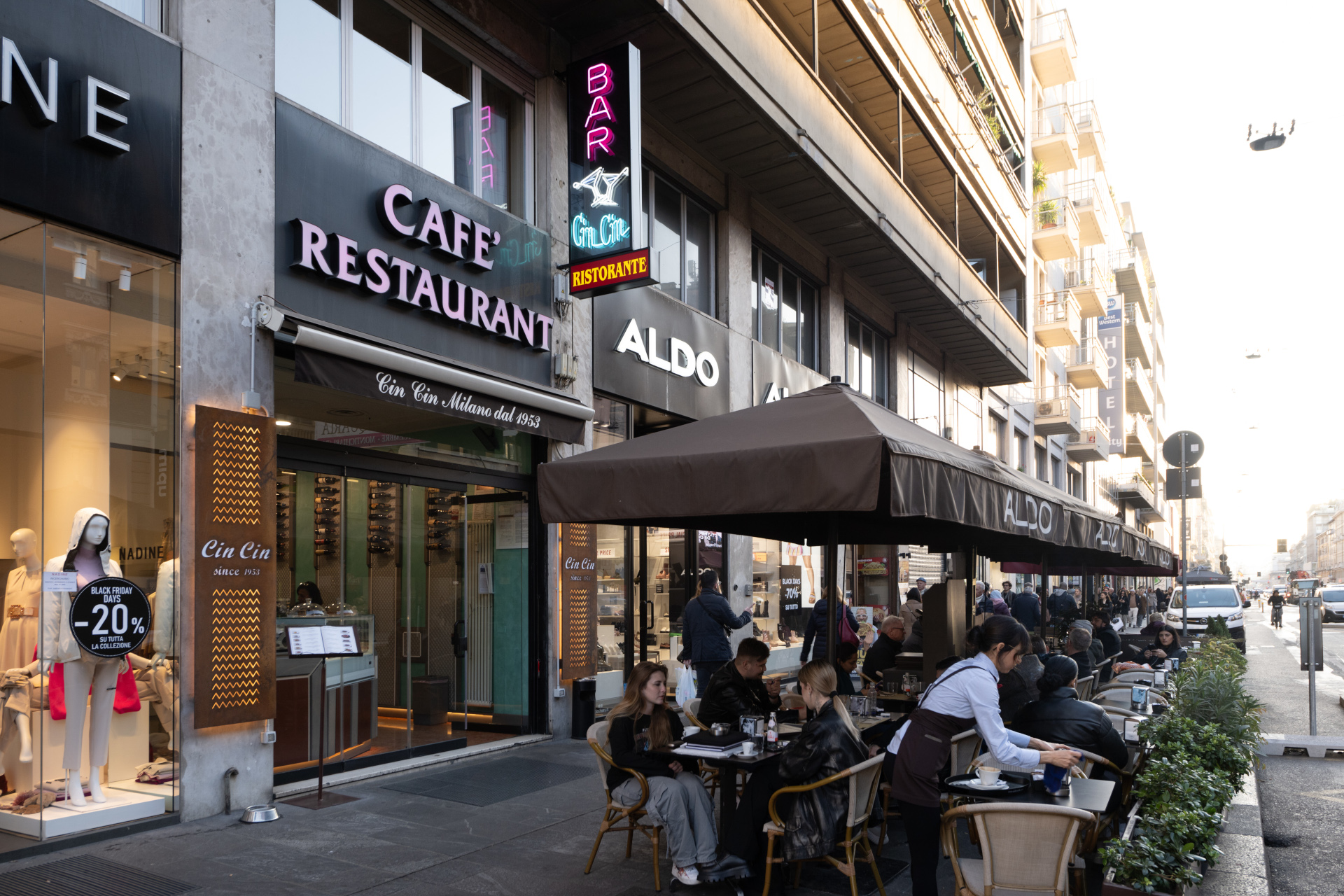 Cin Cin Milano - Cafeteria Restaurant Cocktail Bar