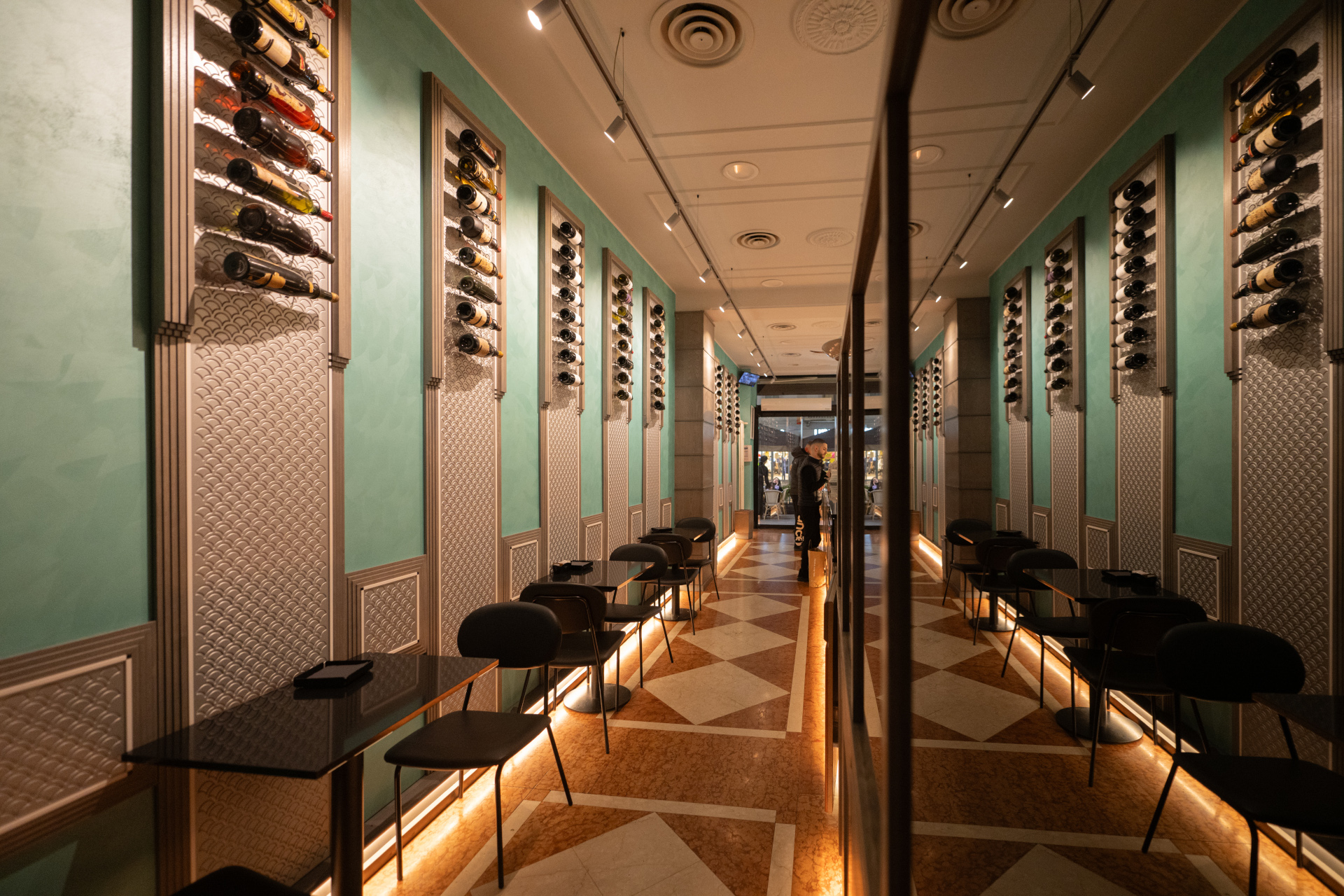 Cin Cin Milano - Cafeteria Restaurant Cocktail Bar