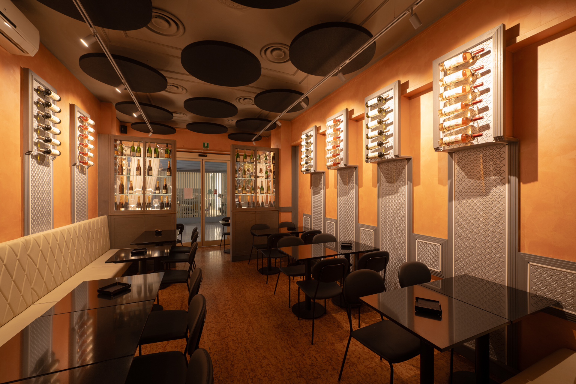 Cin Cin Milano - Cafeteria Restaurant Cocktail Bar