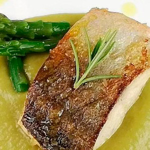 Amberjack with asparagus and porcini cream